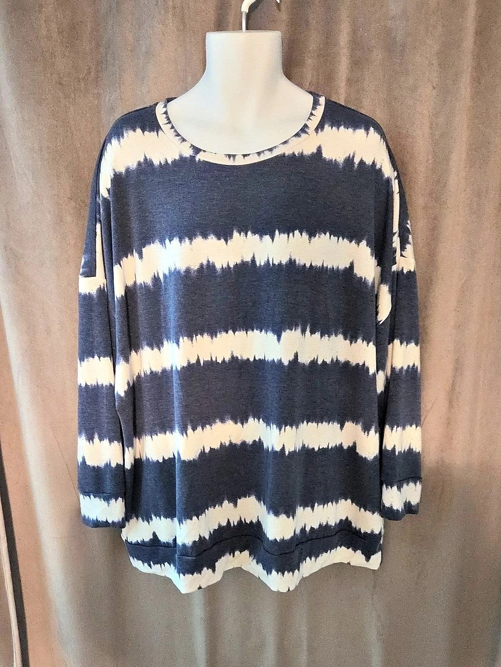 ActiveZone Abstract Stripe Long Sleeve Top Blue & Cream Size 2X (Oversized)